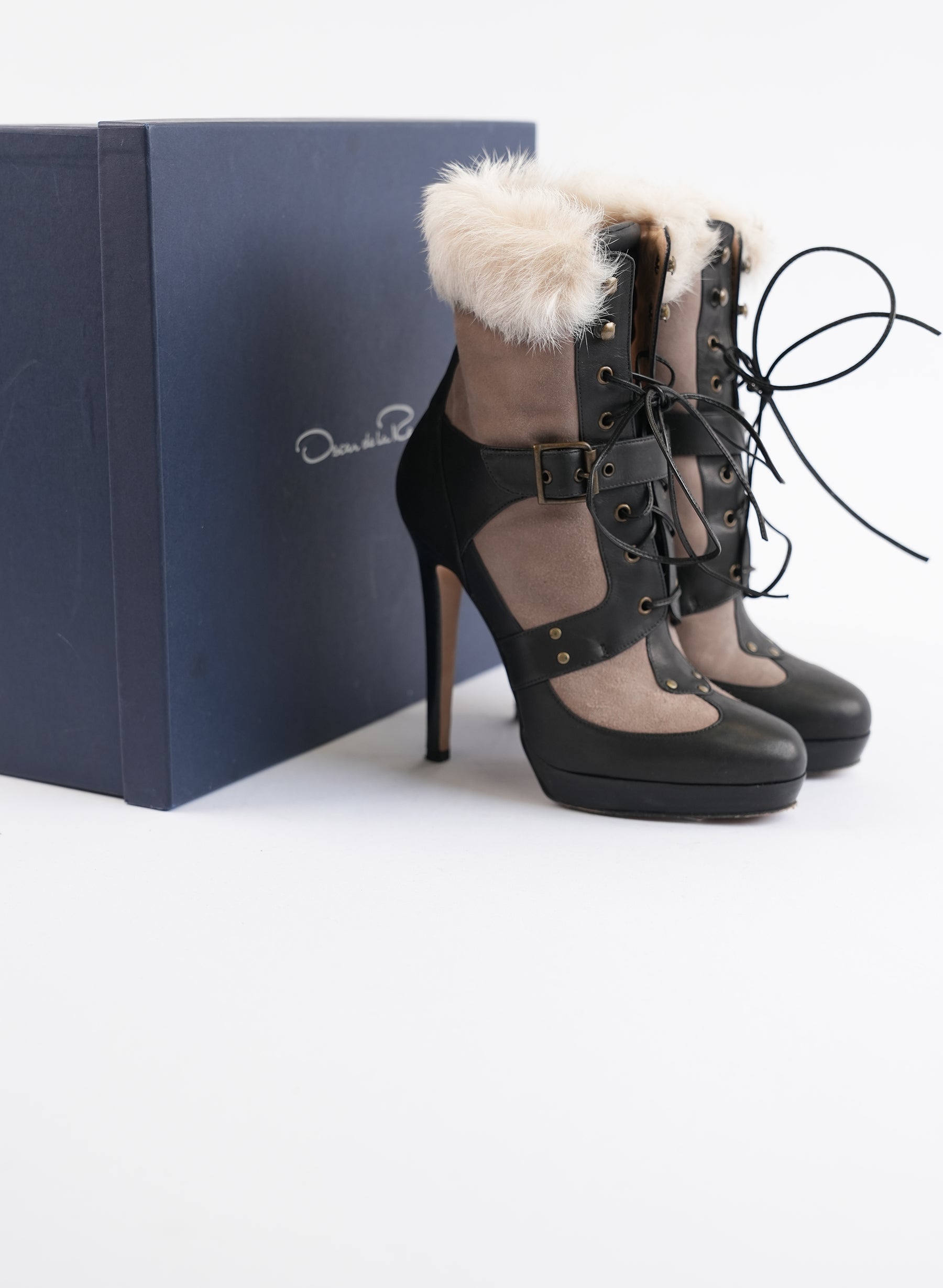 Oscar de la Renta Leather Lace Up Boots