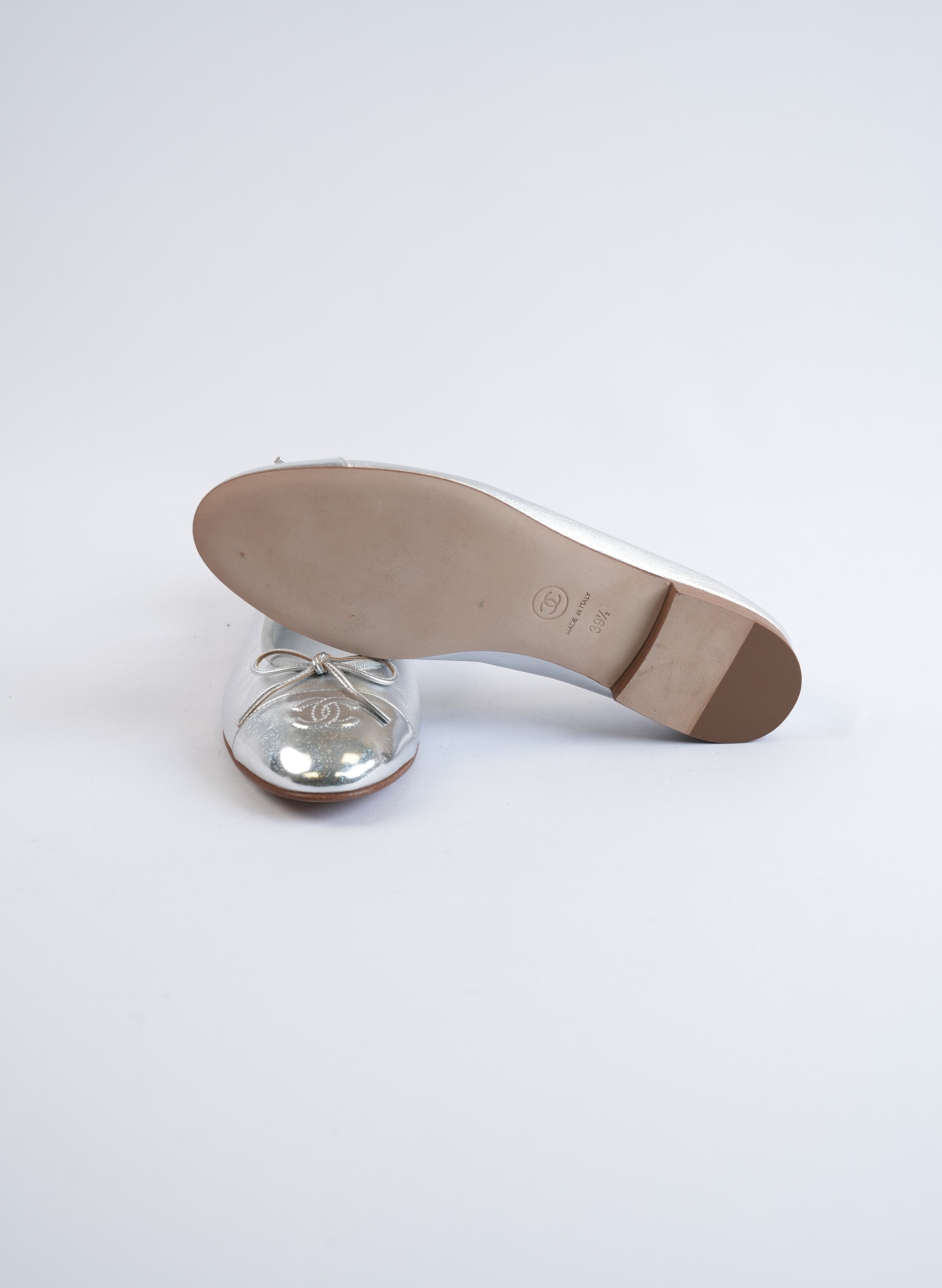 Chanel Silver Metallic Leather Interlocking CC Logo Ballet Flats