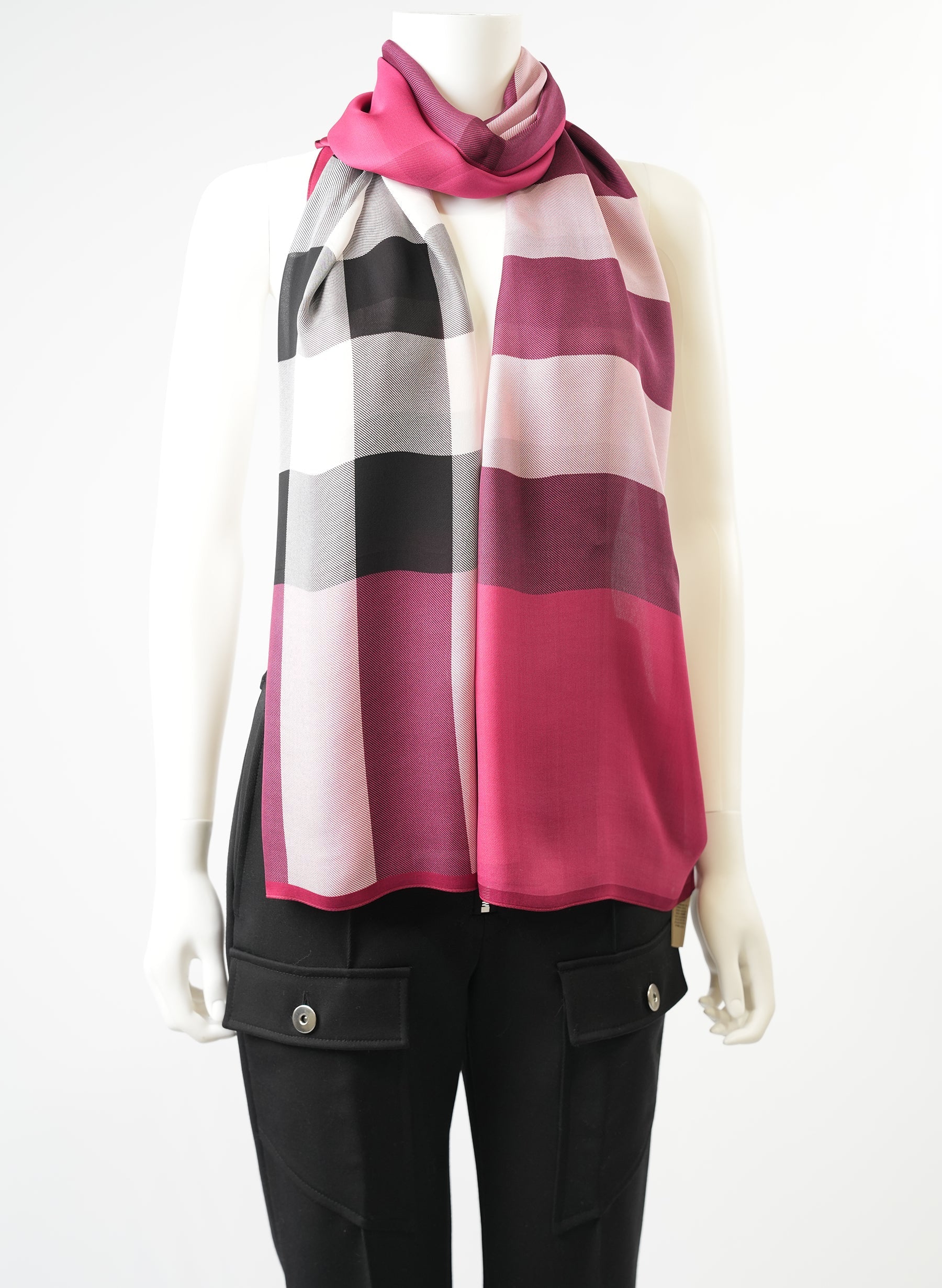 Burberry Multicolor Novacheck Semi Sheer Sacrf